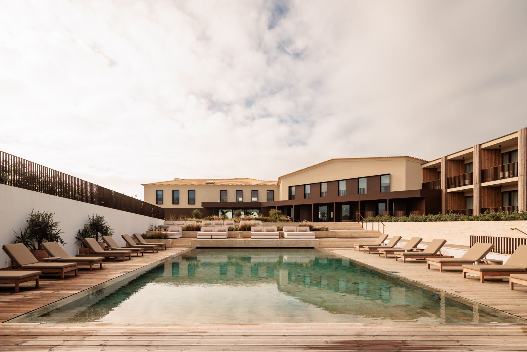 Aethos Ericeira Hotel - View of the pool area and entrance