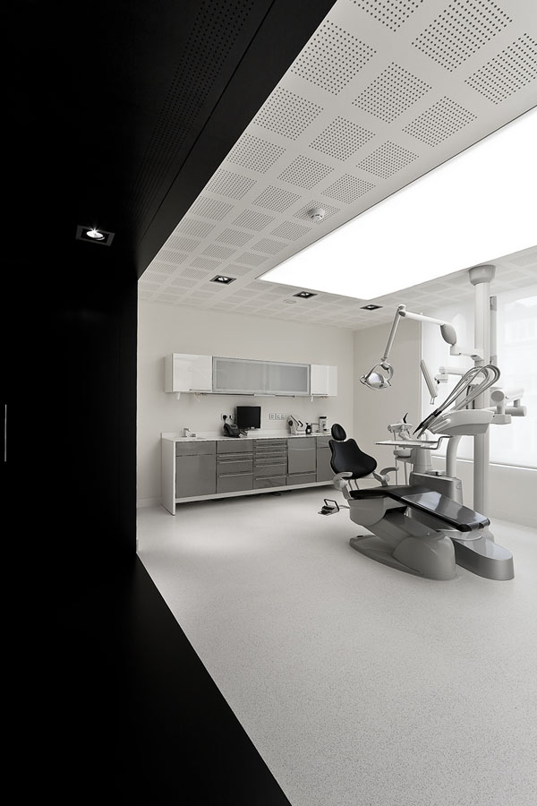 Brighton Implant Clinic - View of the main surgery room
